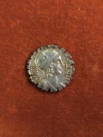 71 BC
DENIER SERRATUS AQUILLIA : Buste casquée de la VERTU,...