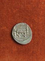 63 BC
DENIER FURIA : Buste de CERES, BROCCHI III VIR,...