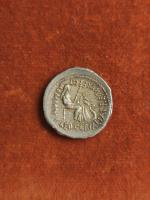 56 BC
DENIER MEMMIA : Tête barbue de QUIRINIUS, QVIRINVS derrière,...