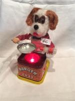 "Burger Chief" Battery-Toy (Japan) chien cuisinier en peluche et tôle,...