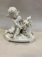 CAPODIMONTE - SUJET en porcelaine représentant un amour. 28 x...