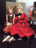2 poupées de sofa corps tissu bourré, membres composition, escarpins...
