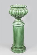 Clément Massier (1844-1917)
Cache-pot sur colonne (complet) en céramique polychrome dans...
