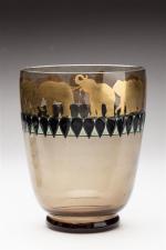 Gabriel Argy-Rousseau (1885-1953)
Vase de forme conique en verre fumé à...
