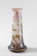 Emile GALLE (1846-1904). Vase de forme tubulaire resserrée en verre...