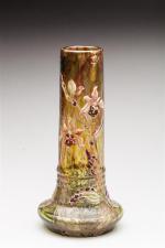 Emile Gallé (1846-1904)
Vase soliflore en verre à fond marbré dans...