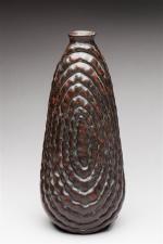 René Guilleré (1878-1931)
Vase en bronze patiné à l'imitation d'un épi...