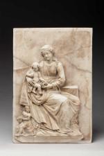 PLAQUE en albâtre sculptée en haut-relief d'une Vierge à l'Enfant...
