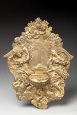 BENITIER domestique en bronze doré à décor de deux anges...