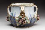 Amphora
Vase de forme pansue à trois anses appliquées en céramique...