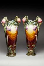 Paire de vases en céramique polychrome à décor de fleurs...