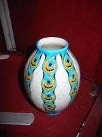 Boch. Vase de forme ovoïde en céramique blanche craquelée à...
