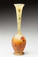 Daum
Vase soliflore en verre gravé à l'acide, émaillé et doré...