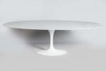 Eero Saarinen (1910-1961) Table de salle à manger ovale modèle...
