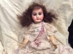 "1902 2" poupée tête biscuit, yeux verre fixes bleus (petite...