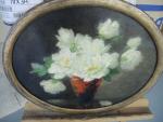Thérèse GUERIN (1861-1933). "Roses blanches dans un vase rouge et...