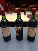 3 bouteilles, Rouge Saint Emilion, Château-Figeac 1974, A. MANONCOURT. Etiquettes...