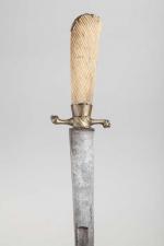 Couteau de chasse XVIIIe siècle, lame gravée (raccourcie), poignée nervurée...
