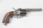 Revolver à broche dernier tiers du XIXe siècle, canon gravé...
