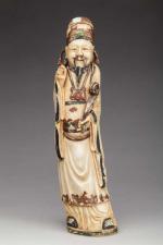Statuette en ivoire polychrome figurant un dignitaire tenant un sceptre....