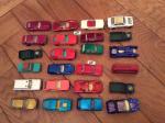 Lot de 24 petites voitures Matchbox au 1/64ème environ.