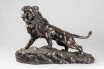 Jean ANDRE. " Lion rugissant "Bronze à patine brune nuancée....
