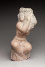 André DELUOL (1909-2003). " Femme nue agenouillée ". Pierre sculptée....
