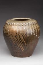 Paul JEANNENEY (1861-1920). Vase pansu en grès à fond strié...
