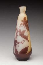 Emile GALLE (1846-1904). Vase de forme conique en verre gravé...