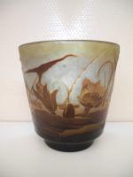 Emile GALLE (1846-1904). Vase de forme ouverte en verre gravé...