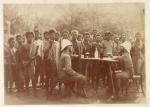 Colons attablés et indigènes. Cambodge. 1880. (17 x 12)