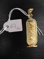 PENDENTIF cartouche égyptien en or jaune, les hyéroglyphes en or...