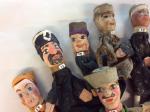 Lot de 10 marionnettes lyonnaises bois (Guignol, le gendarme, Gnafron,...