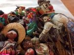 Une quinzaine de marionnettes bois textile tissu ...religieuse, clown, mexicain,...