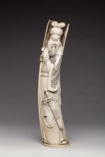 COUPLE en ivoire, représentant des divinités en armure, tous deux...