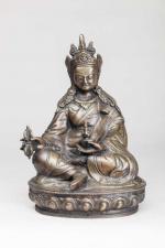 SCULPTURE en bronze doré figurant un Bouddha assis, reposant sur...