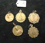 Lot de cinq médailles religieuses anciennes en or de plusieurs...