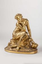 Pierre Alexandre SCHOENEWERK (1820-1885), Femme accroupie. Sujet en bronze doré....