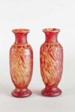 LEGRAS. Paire de vases de forme balustre en verre marbré...
