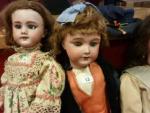 Lot de trois poupées tête biscuit vendues en l'état. « UNIS...