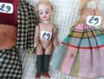 Lot : deux  poupées de maison de poupée tête fixe...