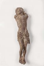 Grand CHRIST en chêne sculpté à pieds juxtaposés, périzonium noué...