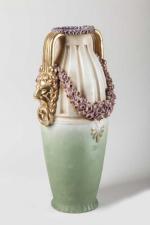 Austria, Grand vase en biscuit polychrome à décor floral et...