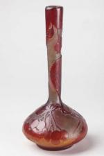 Émile GALLE (1846-1904), Vase soliflore à large base en verre...