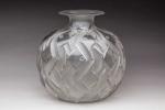 René LALIQUE(1860-1945), Vase modèle Penthièvre en verre moulé pressé blanc transparent...