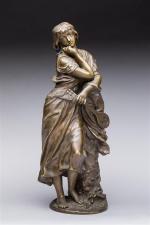Adrien Etienne Gaudez (1845-1902)
" Jeune fille accoudée "
Bronze à patine...