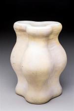Georges Jouve (1910-1964)Vase trilobé de forme bombée en céramique émaillée...
