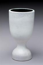 Georges Jouve (1910-1964)
Coupe sur piédouche en céramique de couleur blanc...