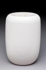 CHIAPELLO. Vase " galet " de forme cylindrique en céramique...