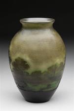 GALLE. Un vase balustre paysage sur fond vert. H. 12...